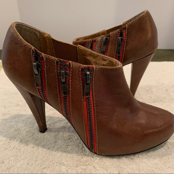Steve Madden boot heels size 7, color: brown. Heel size: 4” - Picture 1 of 10